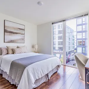 https://apt-modern-and-stylish-penthouse-wifi-pet-friendly-rooftop.seattlehotelsites.com