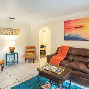 https://the-cozy-house-tampa.hotelstampa.org